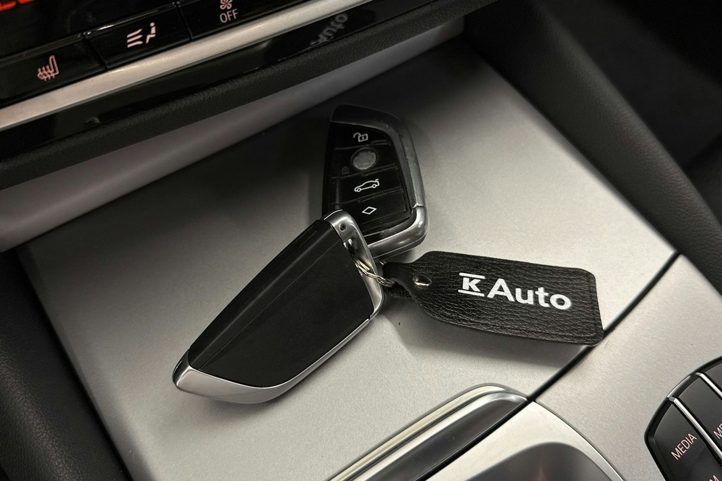 Musta BMW 520 2017 kuva 28.