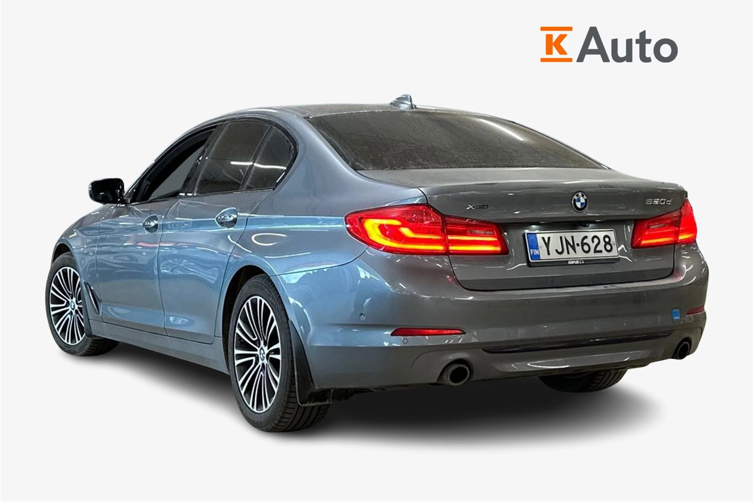 harmaa BMW 520 2017 kuva 2.