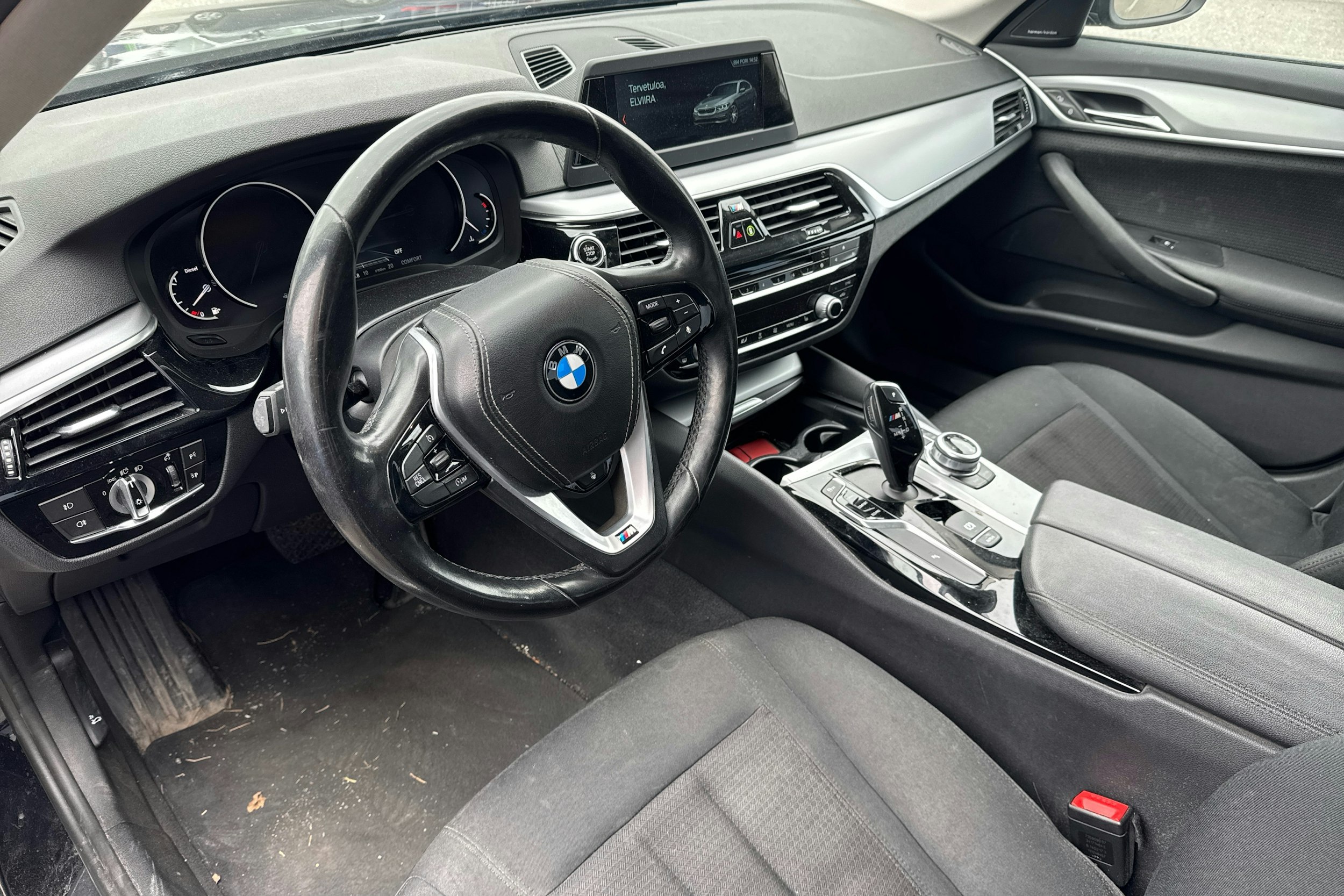 musta BMW 520 2017 kuva 3.