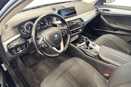 musta BMW 520 2017 kuva 7.