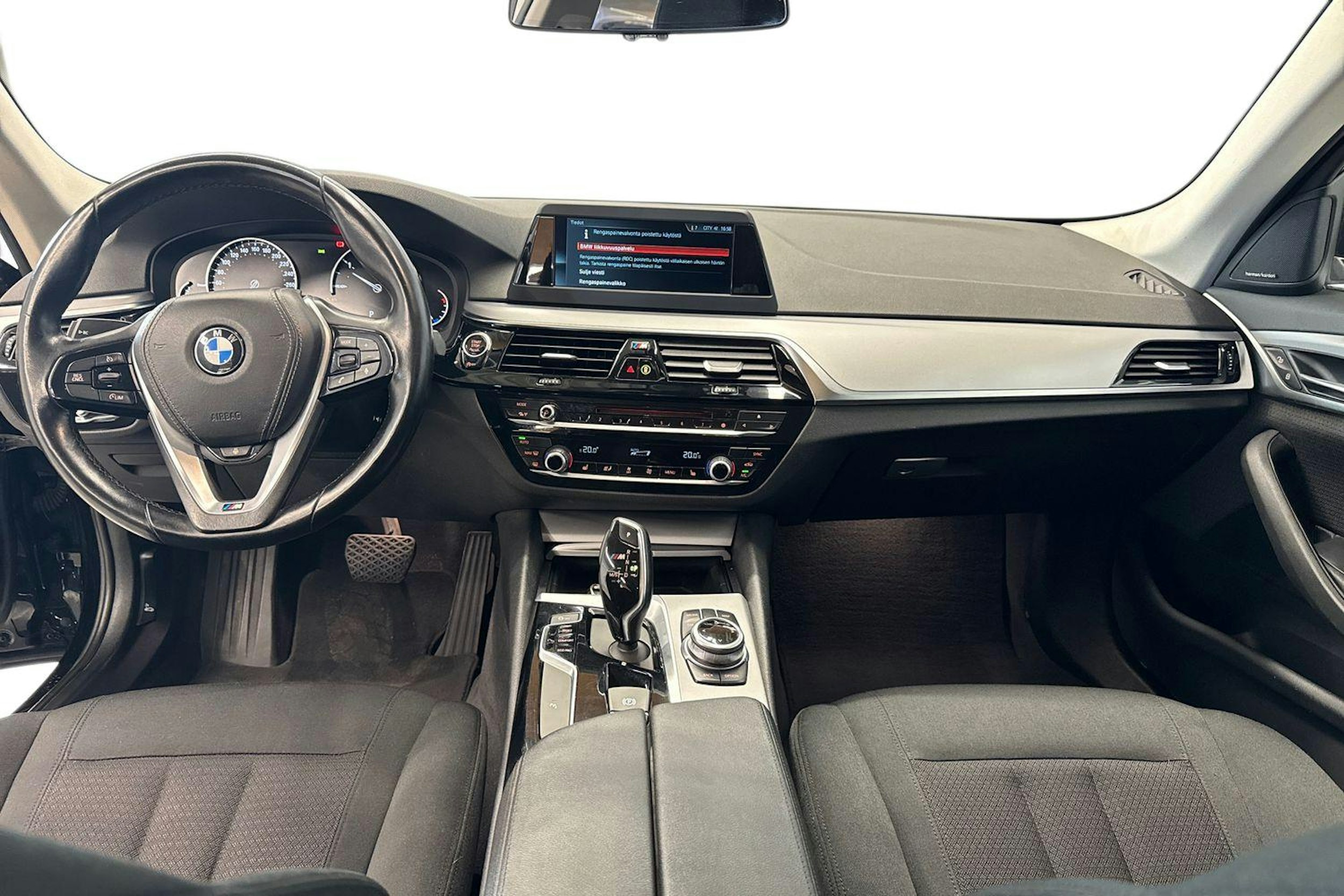 musta BMW 520 2017 kuva 9.