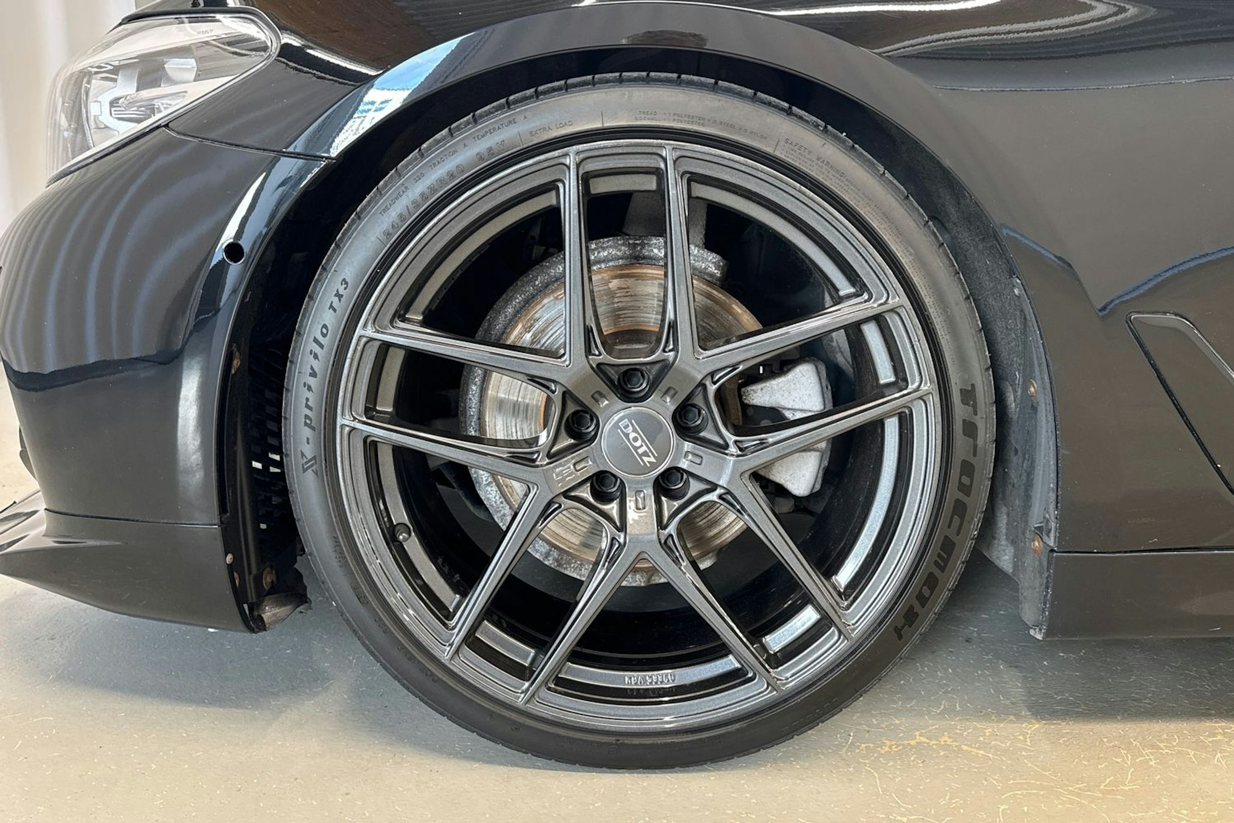 musta BMW 520 2017 kuva 11.