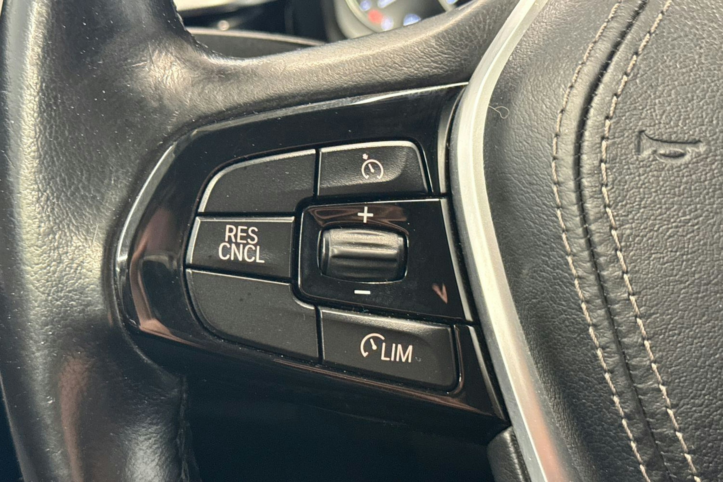 musta BMW 520 2017 kuva 15.