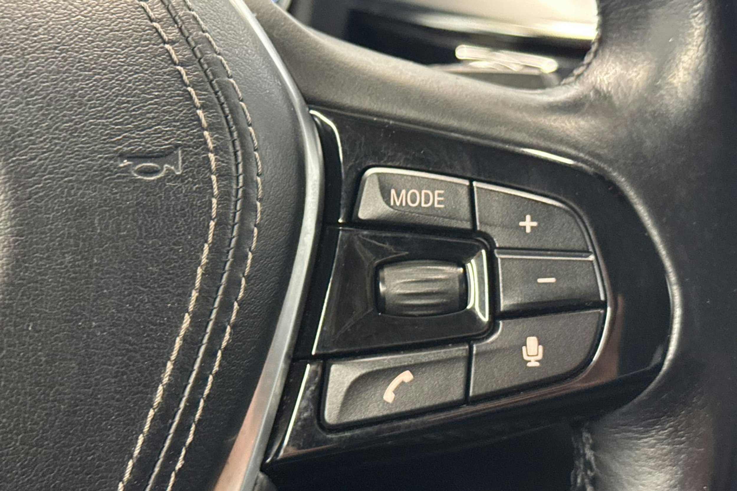 musta BMW 520 2017 kuva 16.