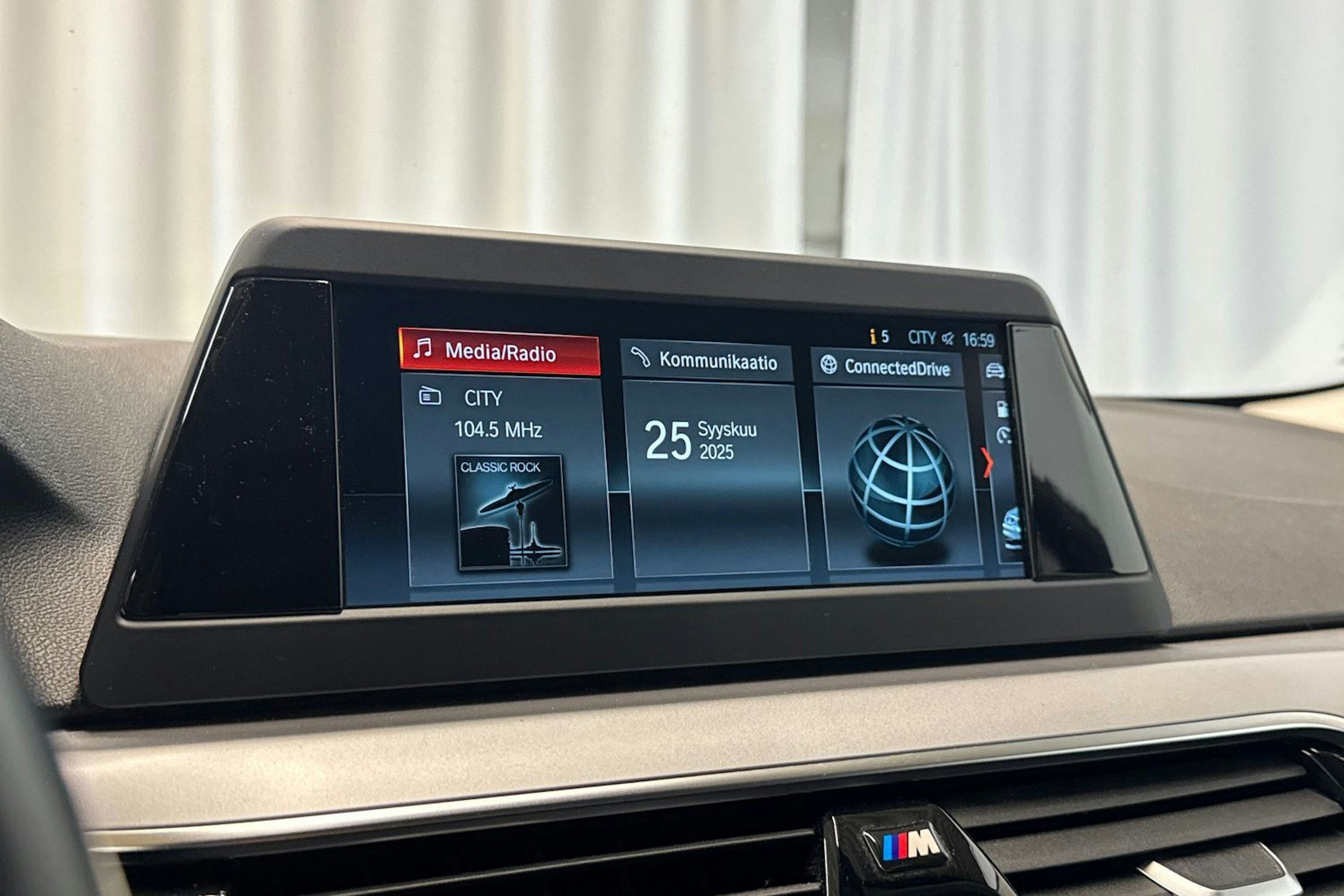 musta BMW 520 2017 kuva 19.