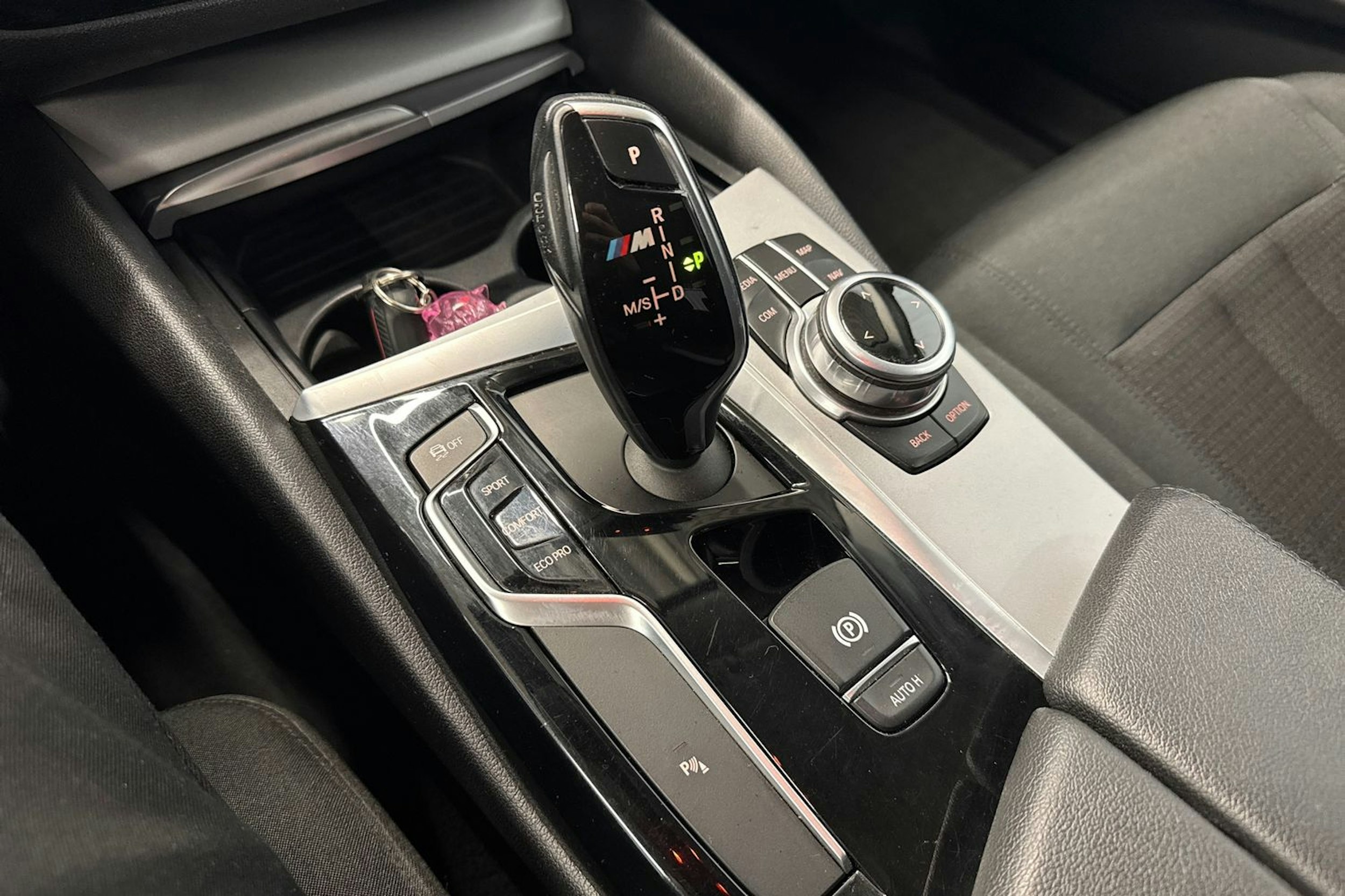 musta BMW 520 2017 kuva 21.