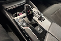 musta BMW 520 2017 kuva 21.