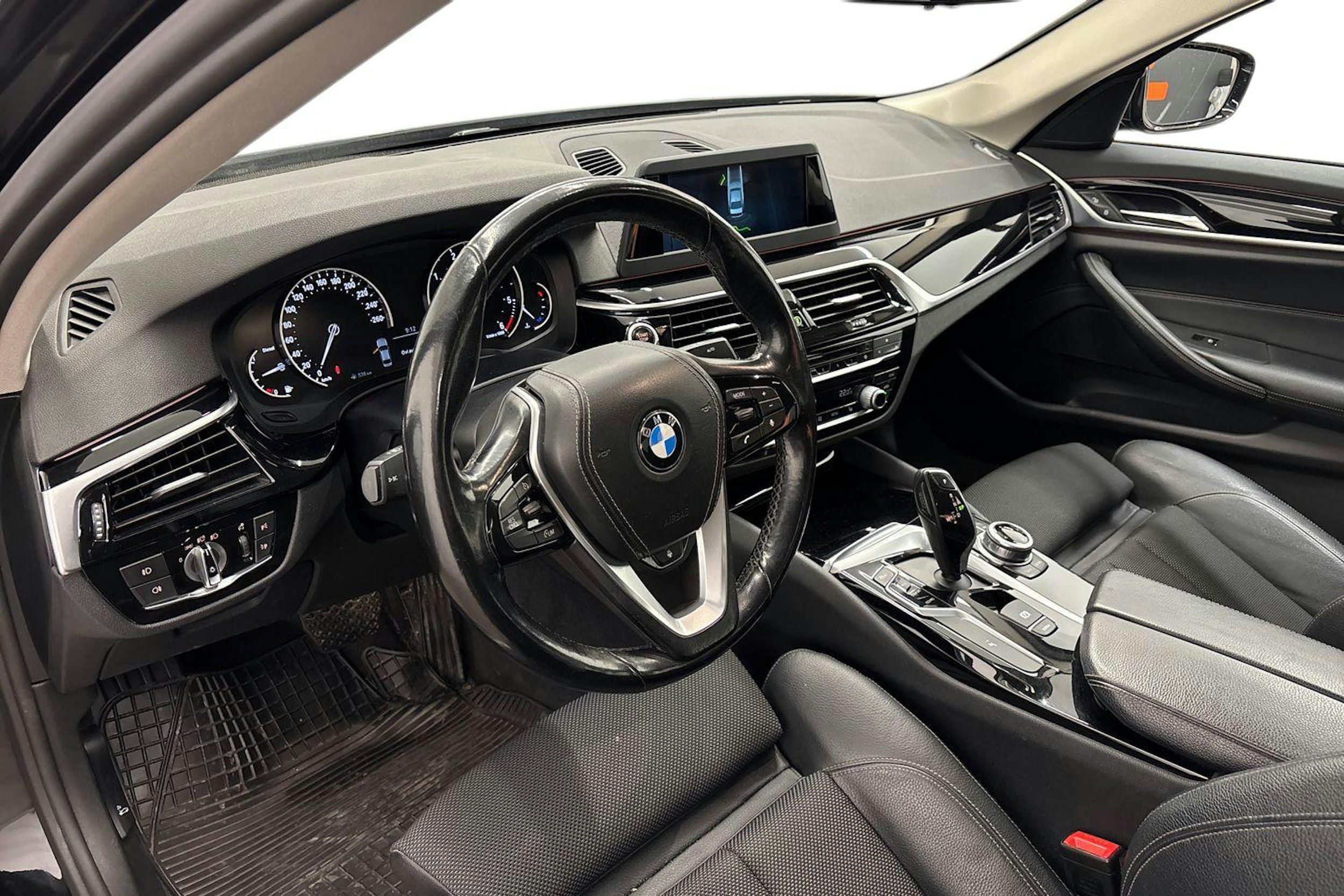 musta BMW 520 2017 kuva 7.