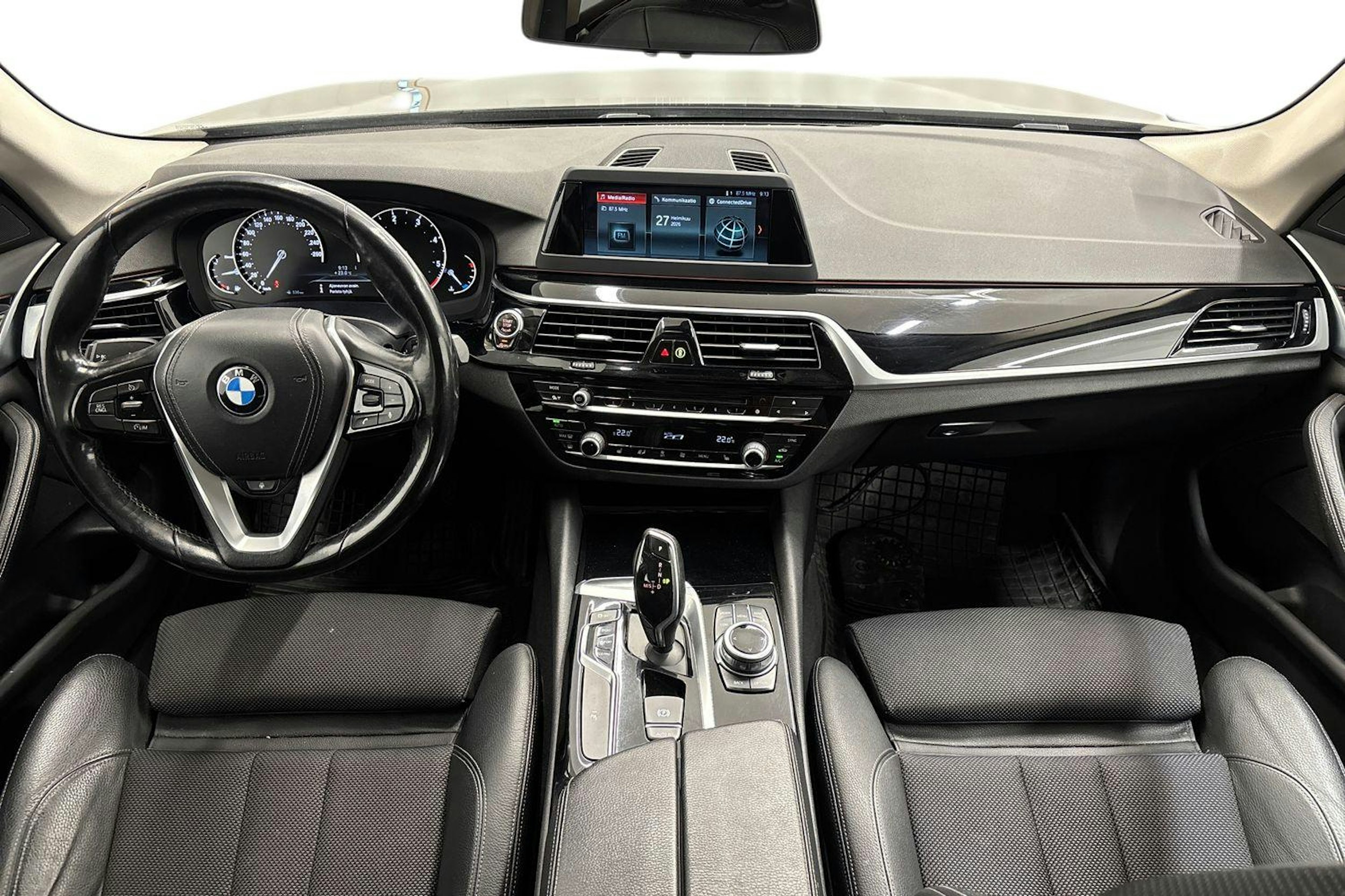 musta BMW 520 2017 kuva 9.