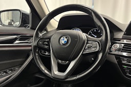 musta BMW 520 2017 kuva 16.