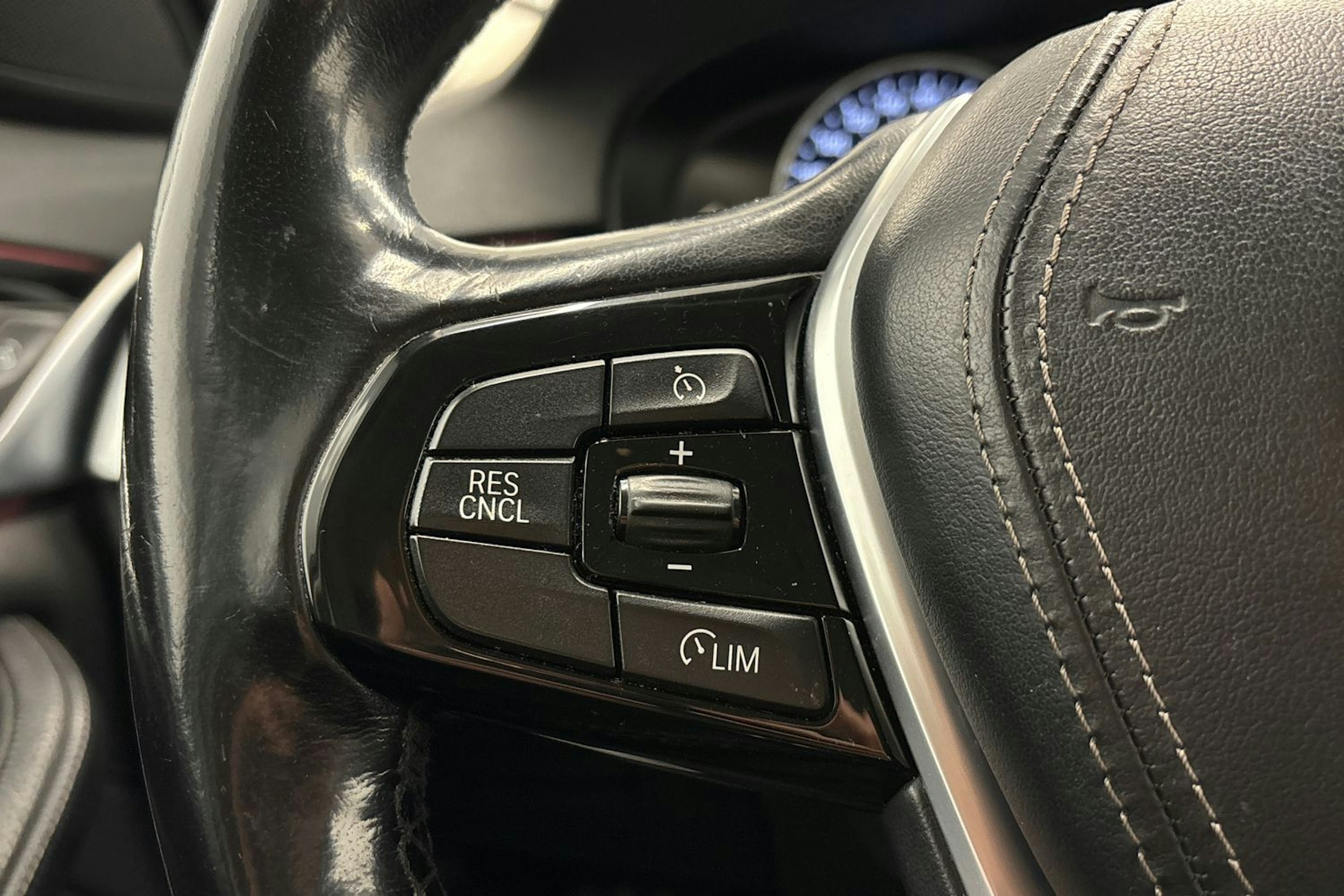 musta BMW 520 2017 kuva 17.