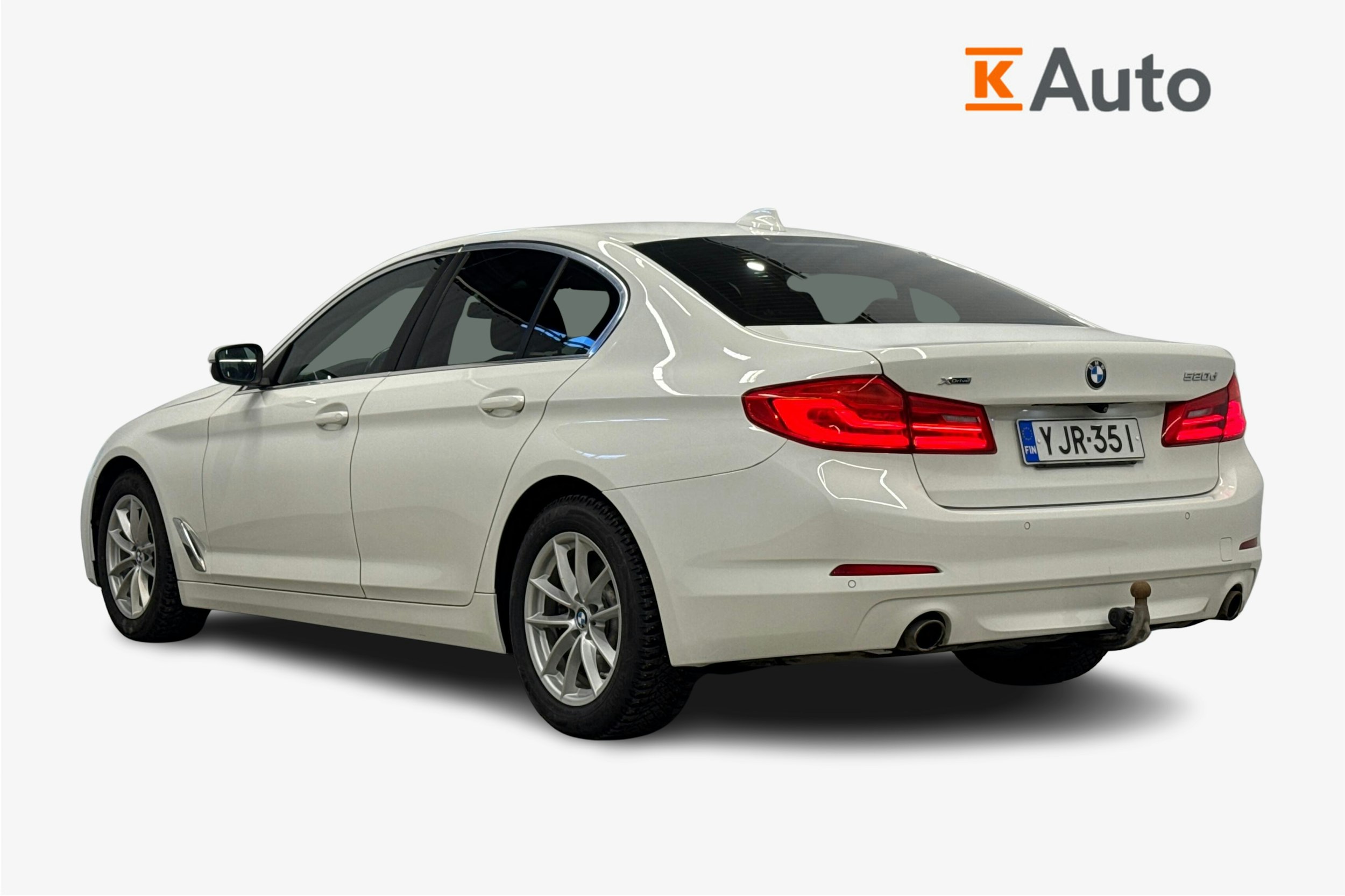 valkoinen BMW 520 2017 kuva 2.