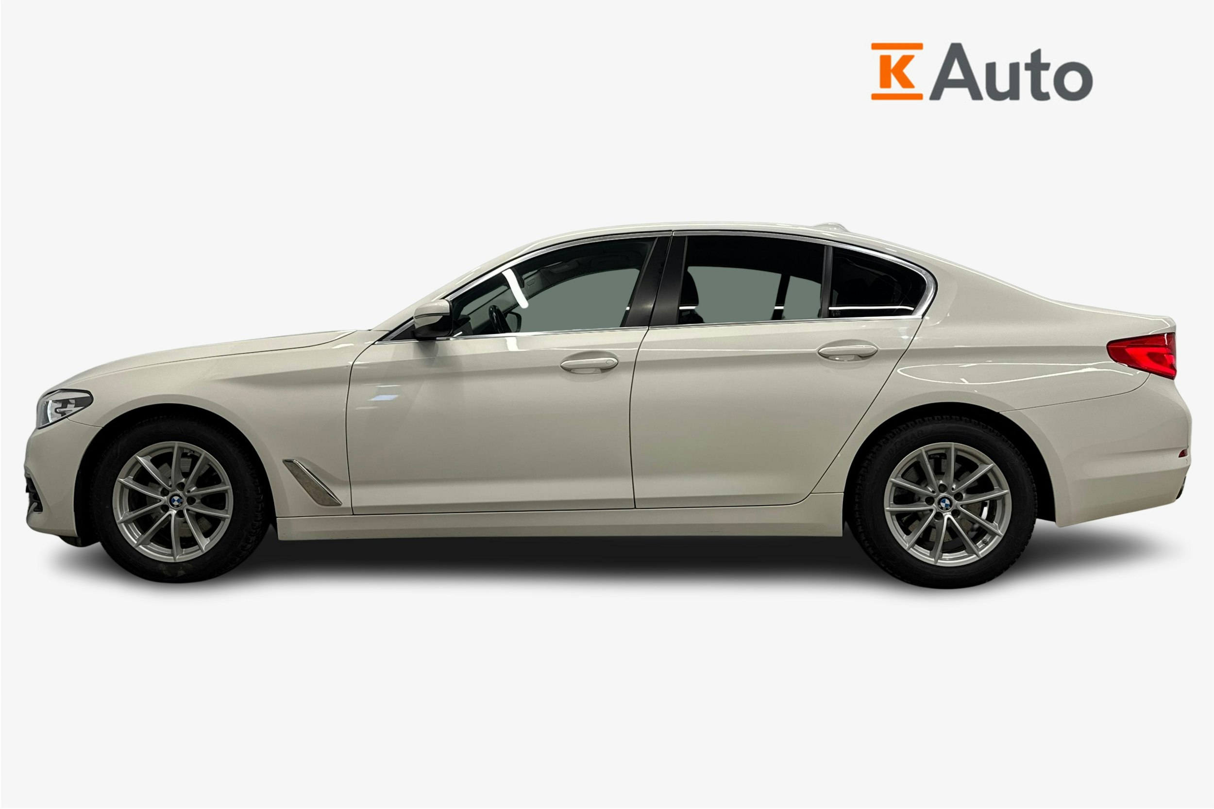 valkoinen BMW 520 2017 kuva 5.