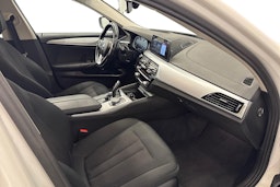 valkoinen BMW 520 2017 kuva 7.