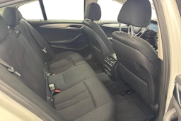 valkoinen BMW 520 2017 kuva 8.