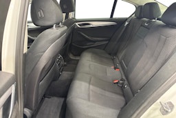 valkoinen BMW 520 2017 kuva 9.