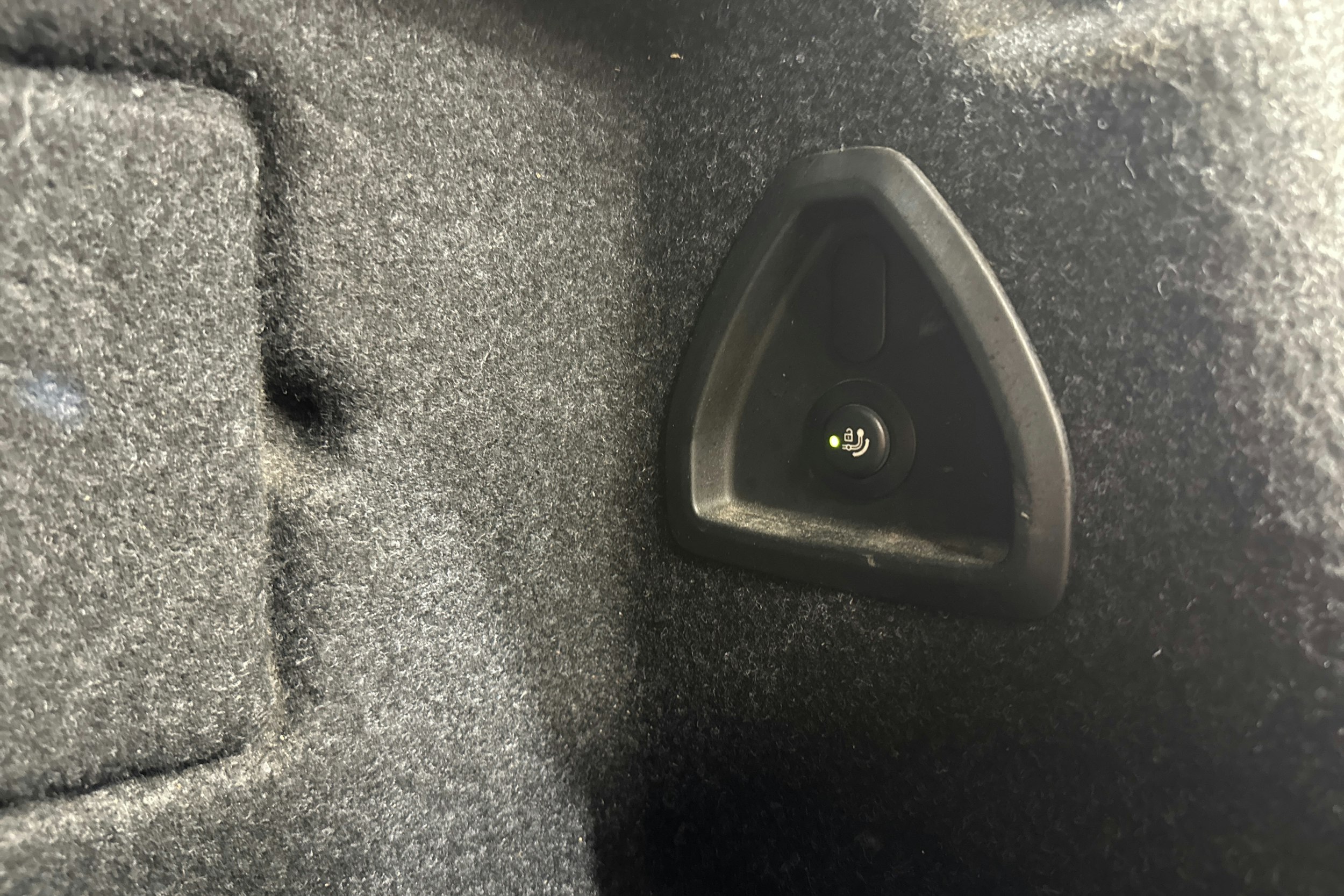 valkoinen BMW 520 2017 kuva 11.