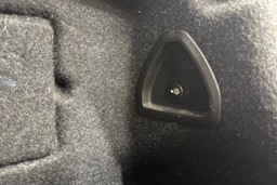 valkoinen BMW 520 2017 kuva 11.