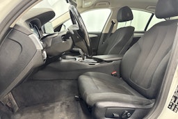 valkoinen BMW 520 2017 kuva 12.