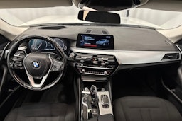 valkoinen BMW 520 2017 kuva 13.