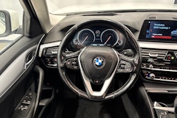 valkoinen BMW 520 2017 kuva 14.