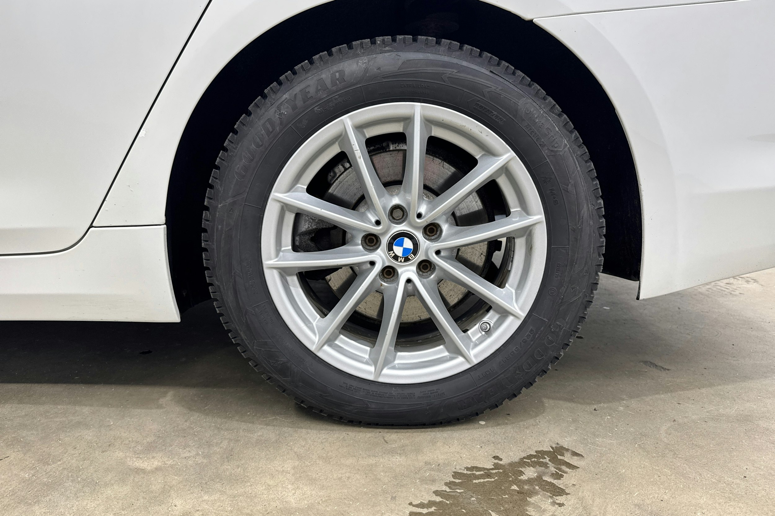 valkoinen BMW 520 2017 kuva 28.