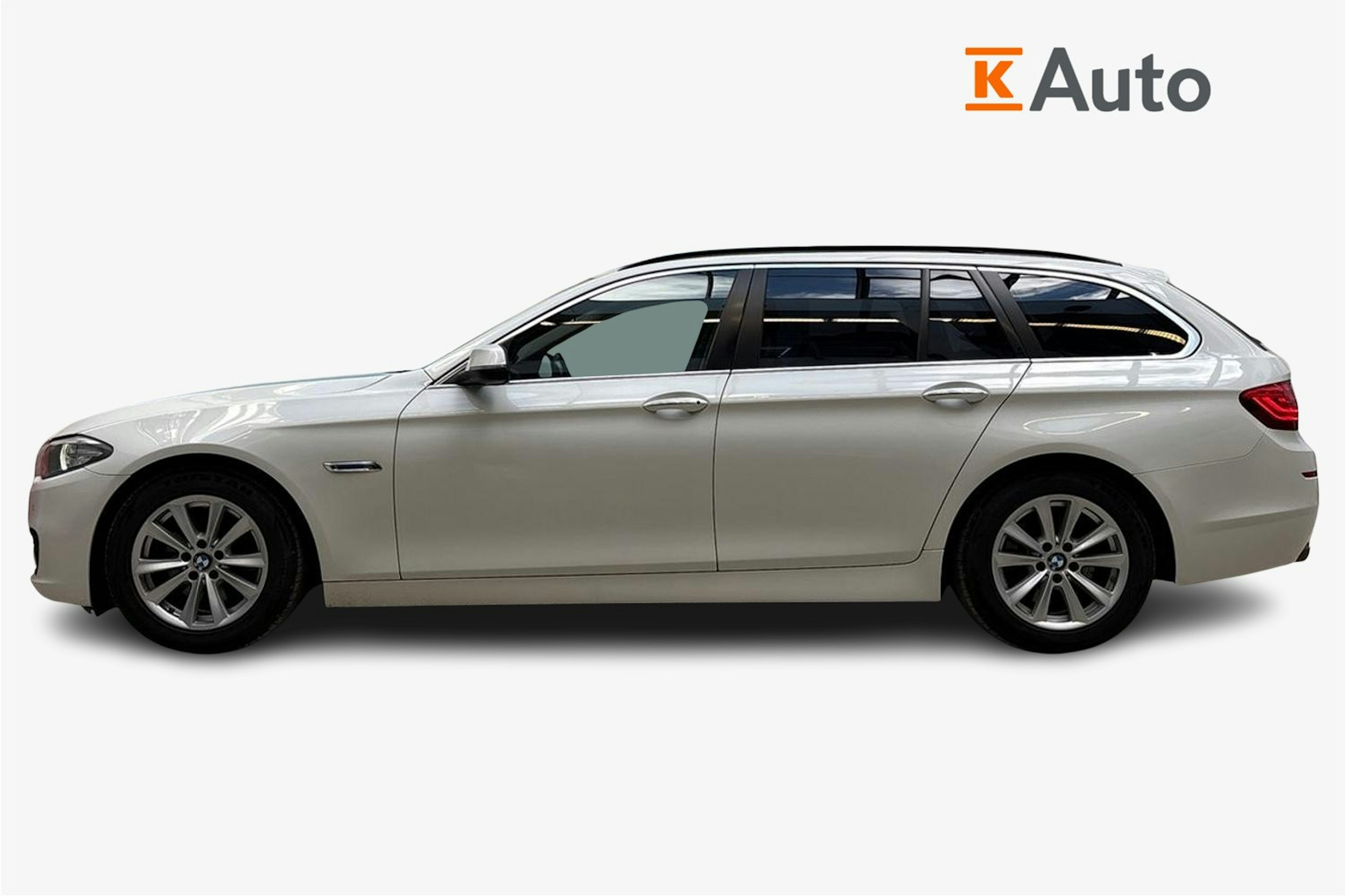 Valkoinen BMW 520 2017 kuva 5.