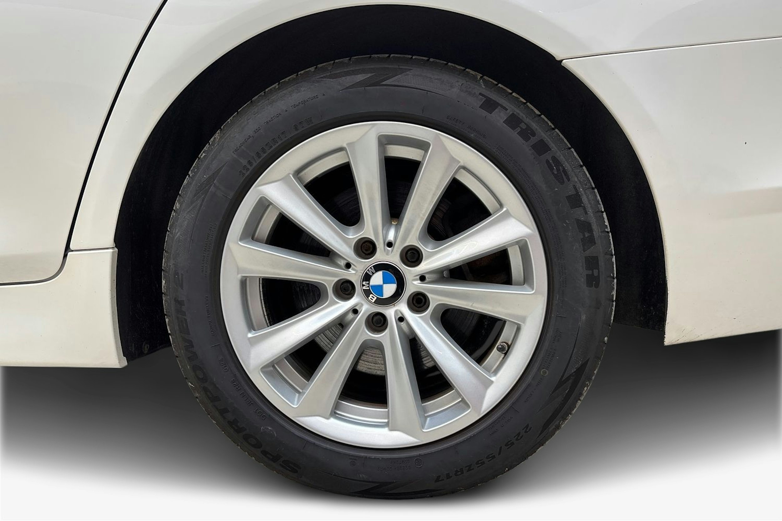 Valkoinen BMW 520 2017 kuva 9.