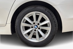 Valkoinen BMW 520 2017 kuva 9.