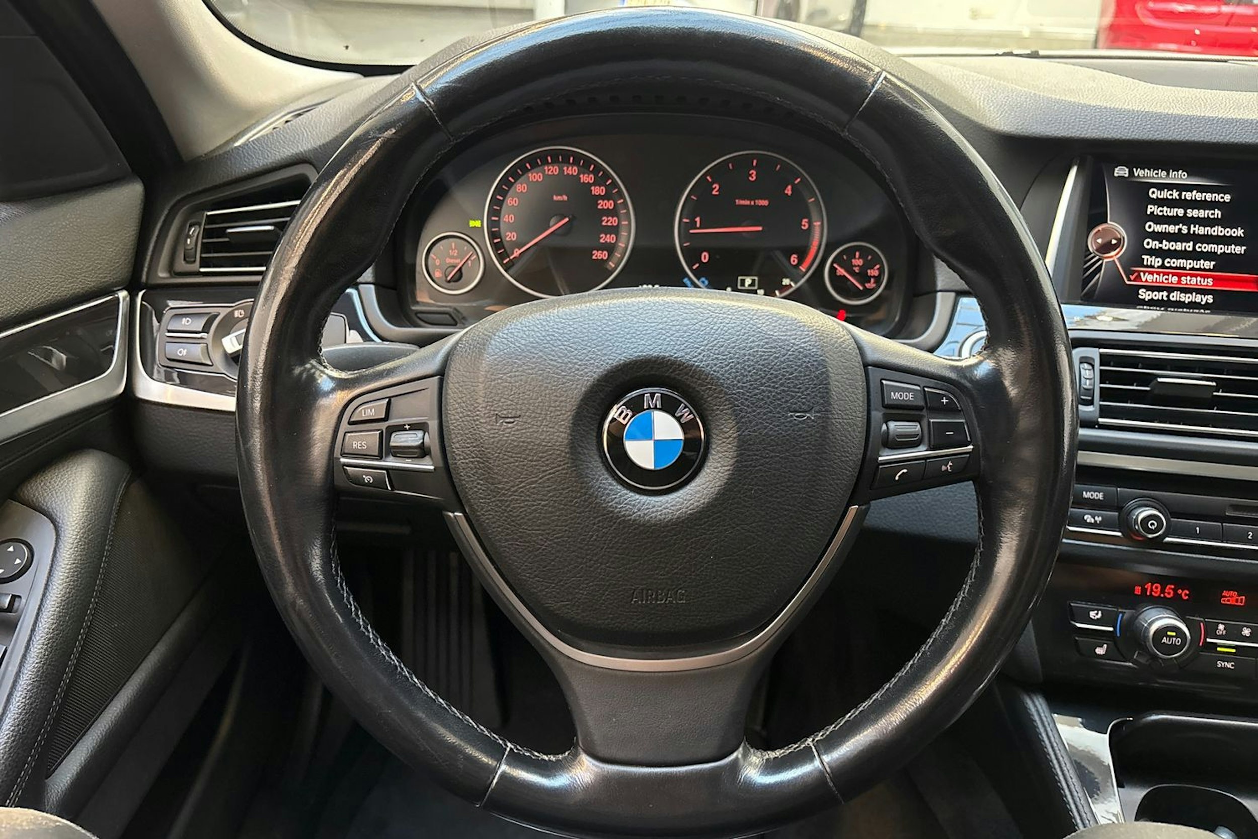 Valkoinen BMW 520 2017 kuva 17.