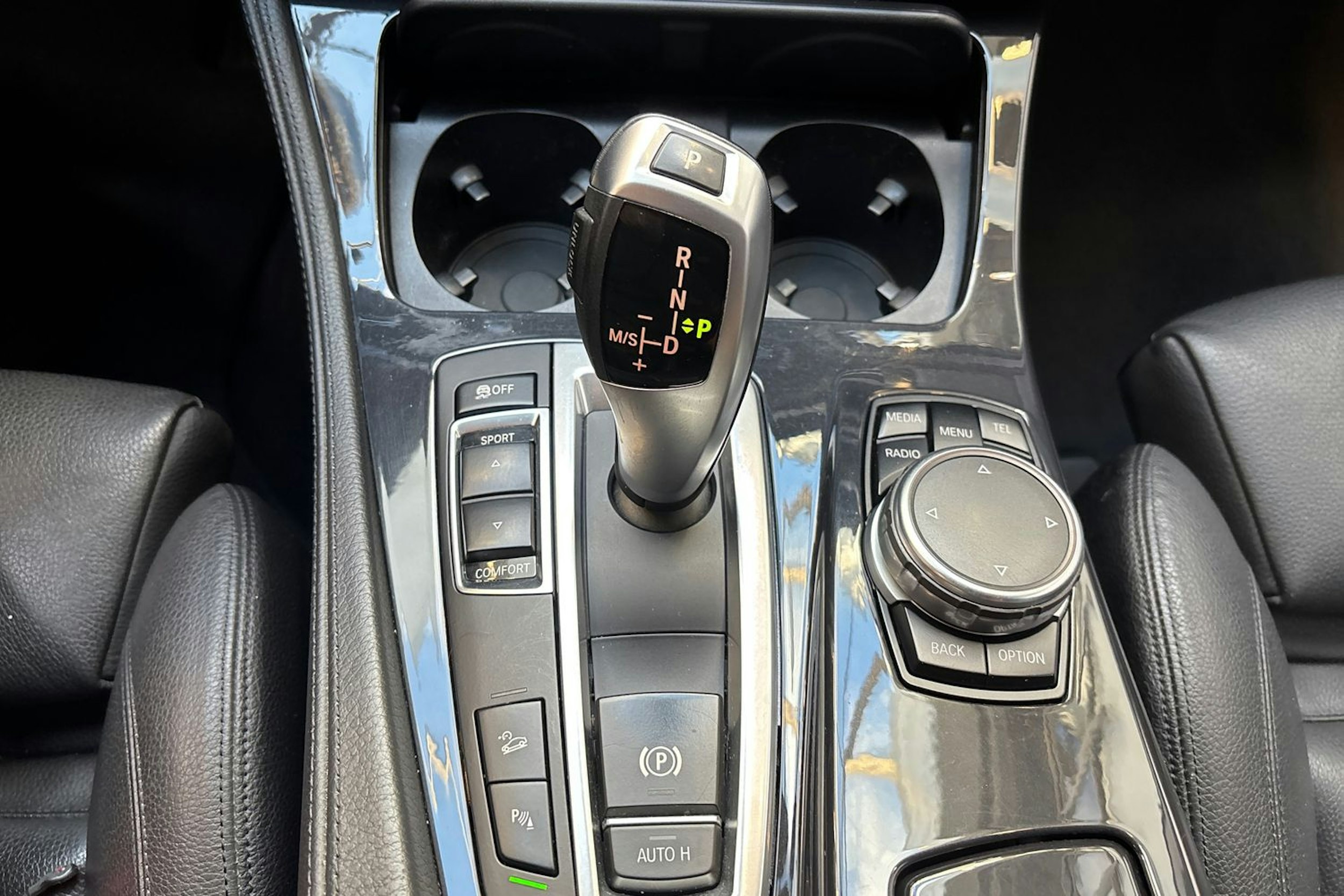 Valkoinen BMW 520 2017 kuva 24.