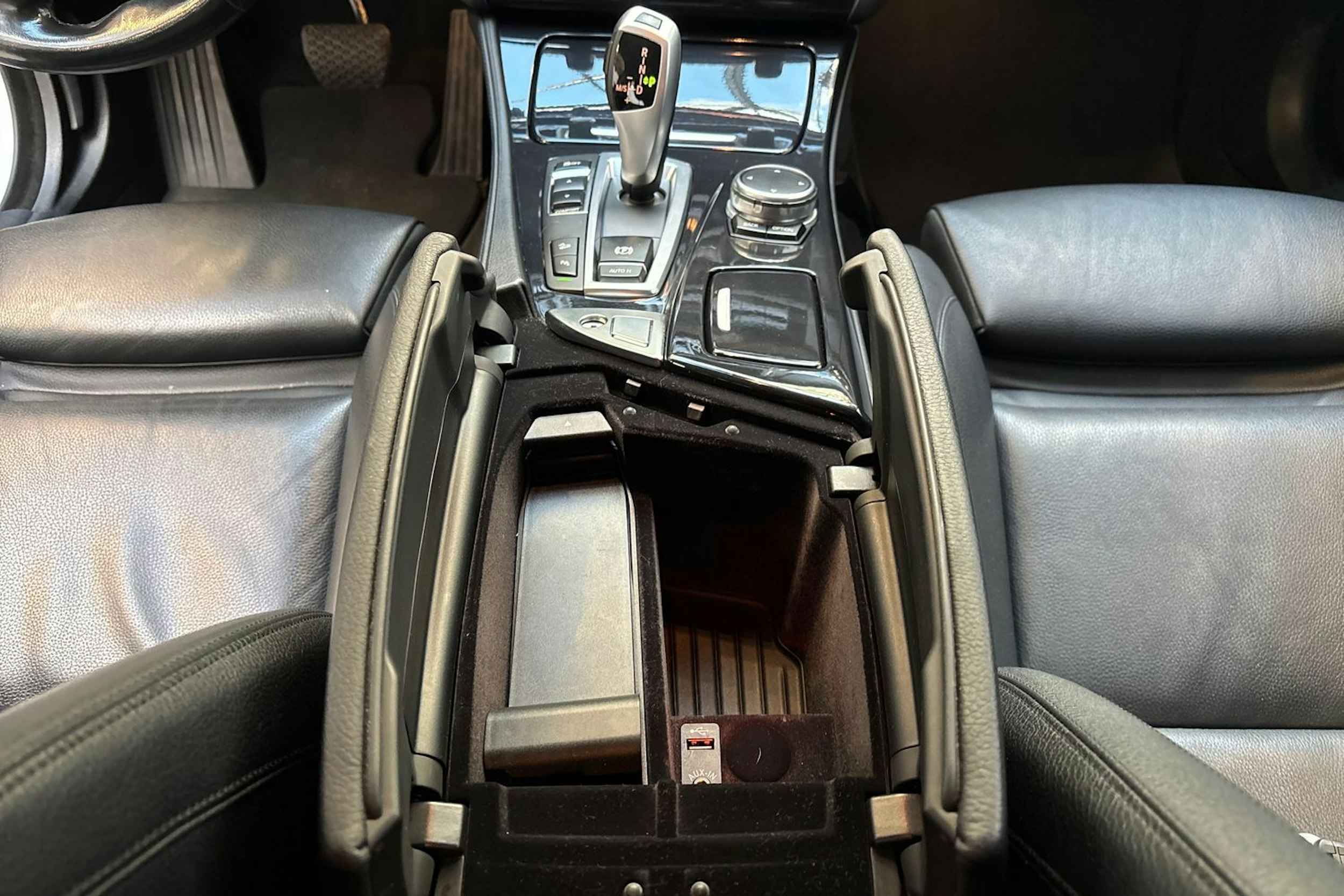 Valkoinen BMW 520 2017 kuva 25.