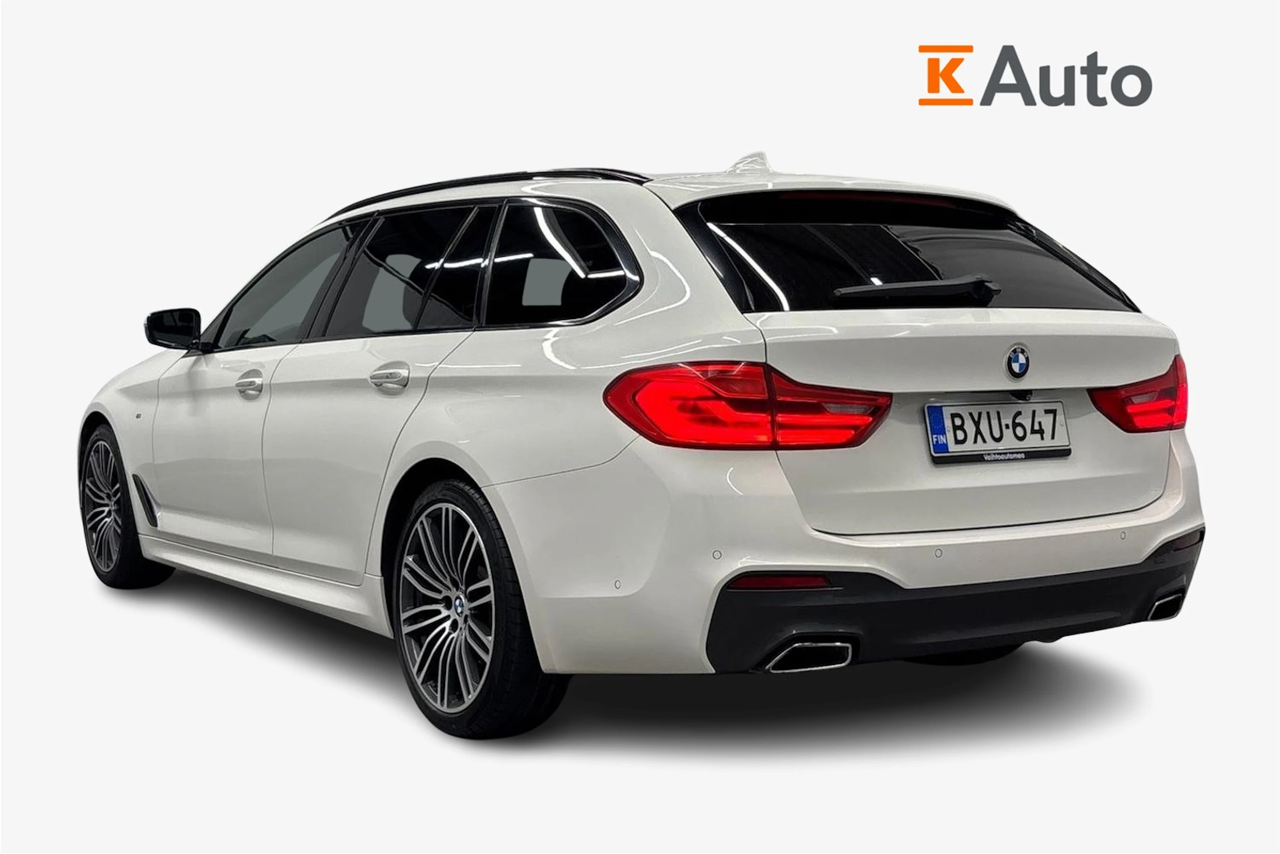 valkoinen BMW 520 2018 kuva 2.