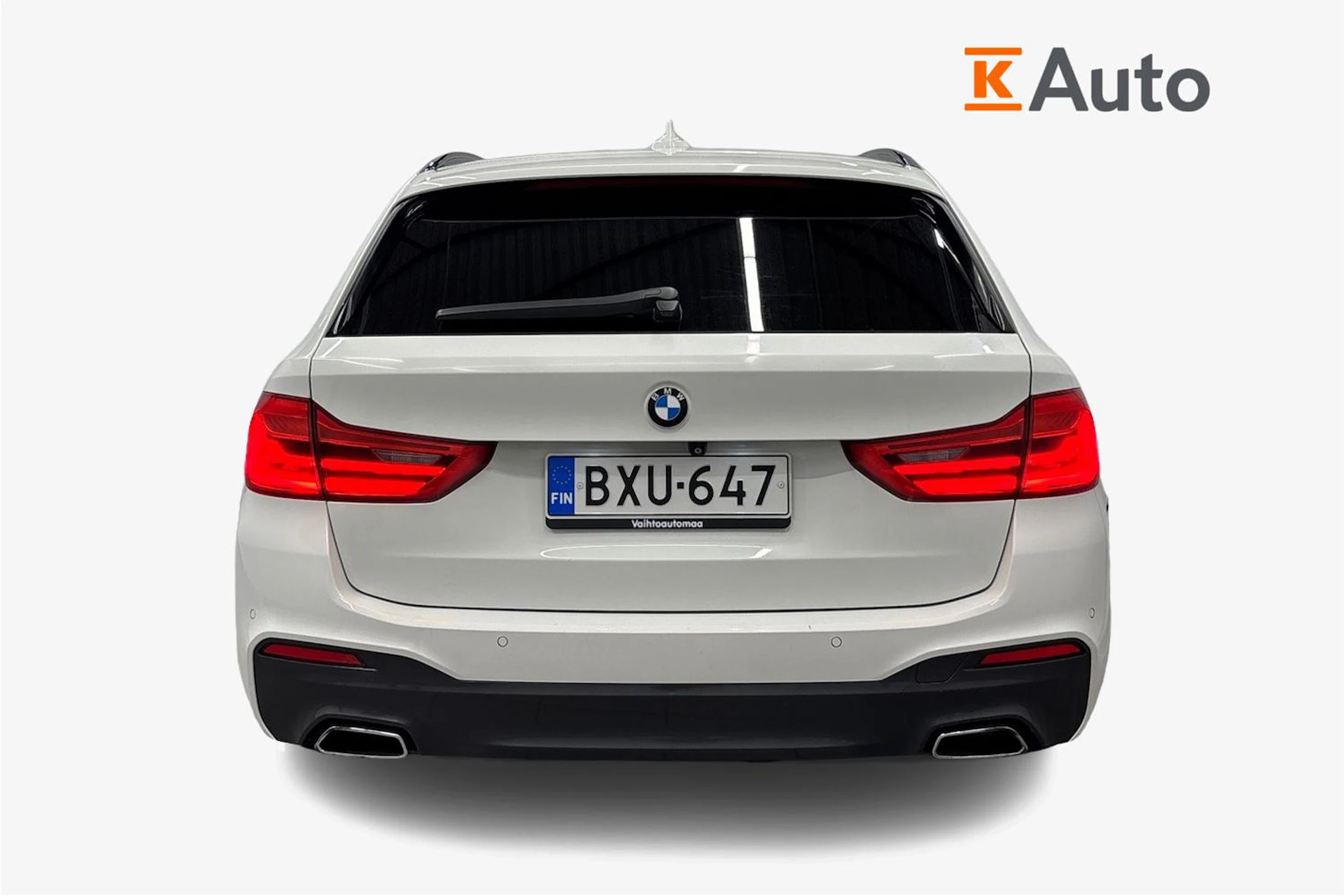 valkoinen BMW 520 2018 kuva 3.