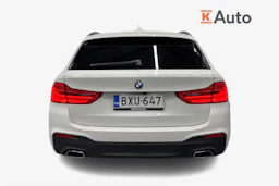 valkoinen BMW 520 2018 kuva 3.