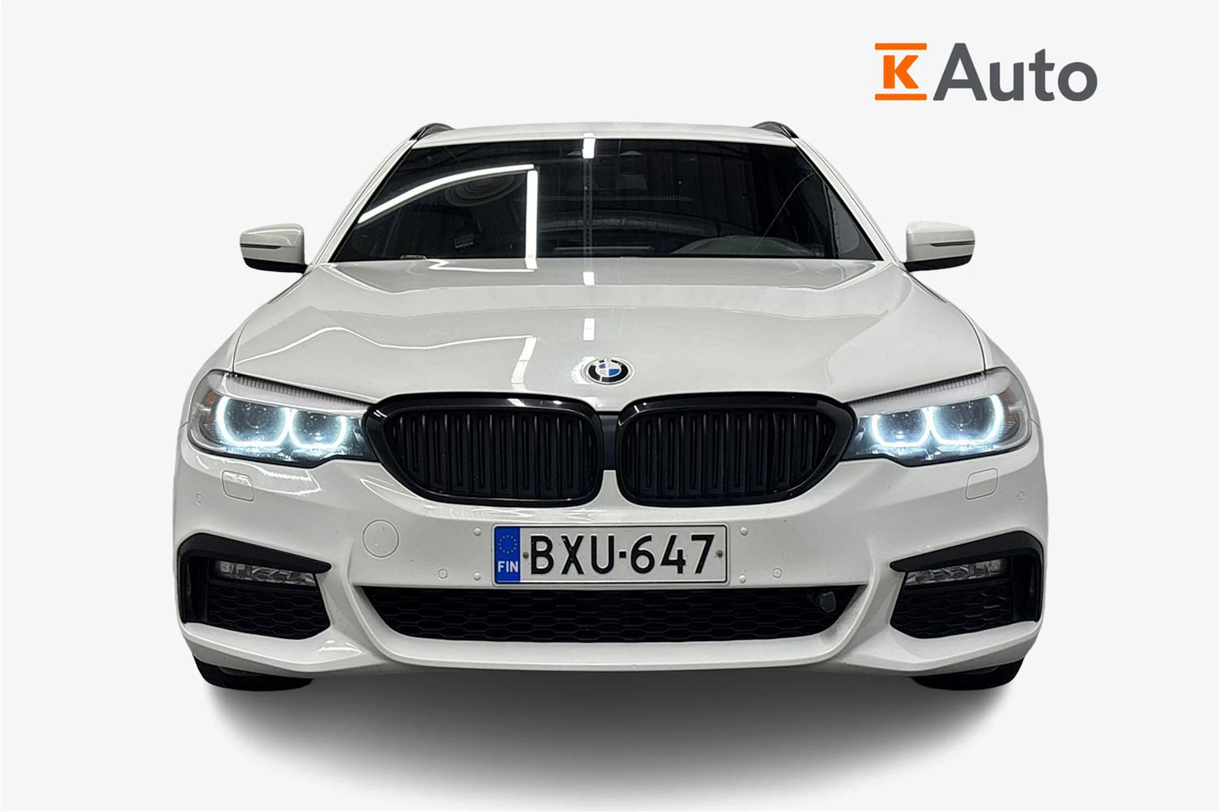 valkoinen BMW 520 2018 kuva 4.