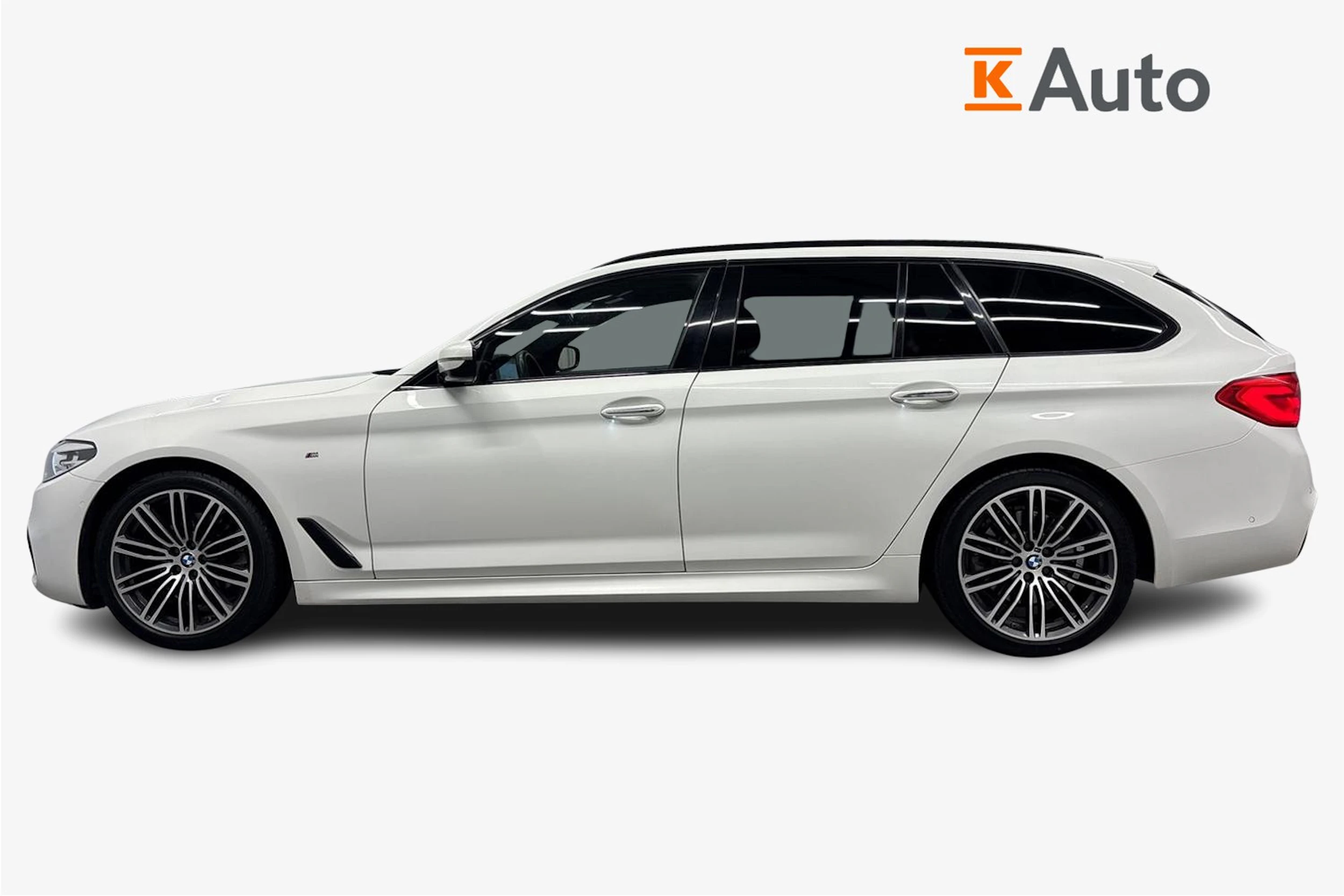 valkoinen BMW 520 2018 kuva 5.