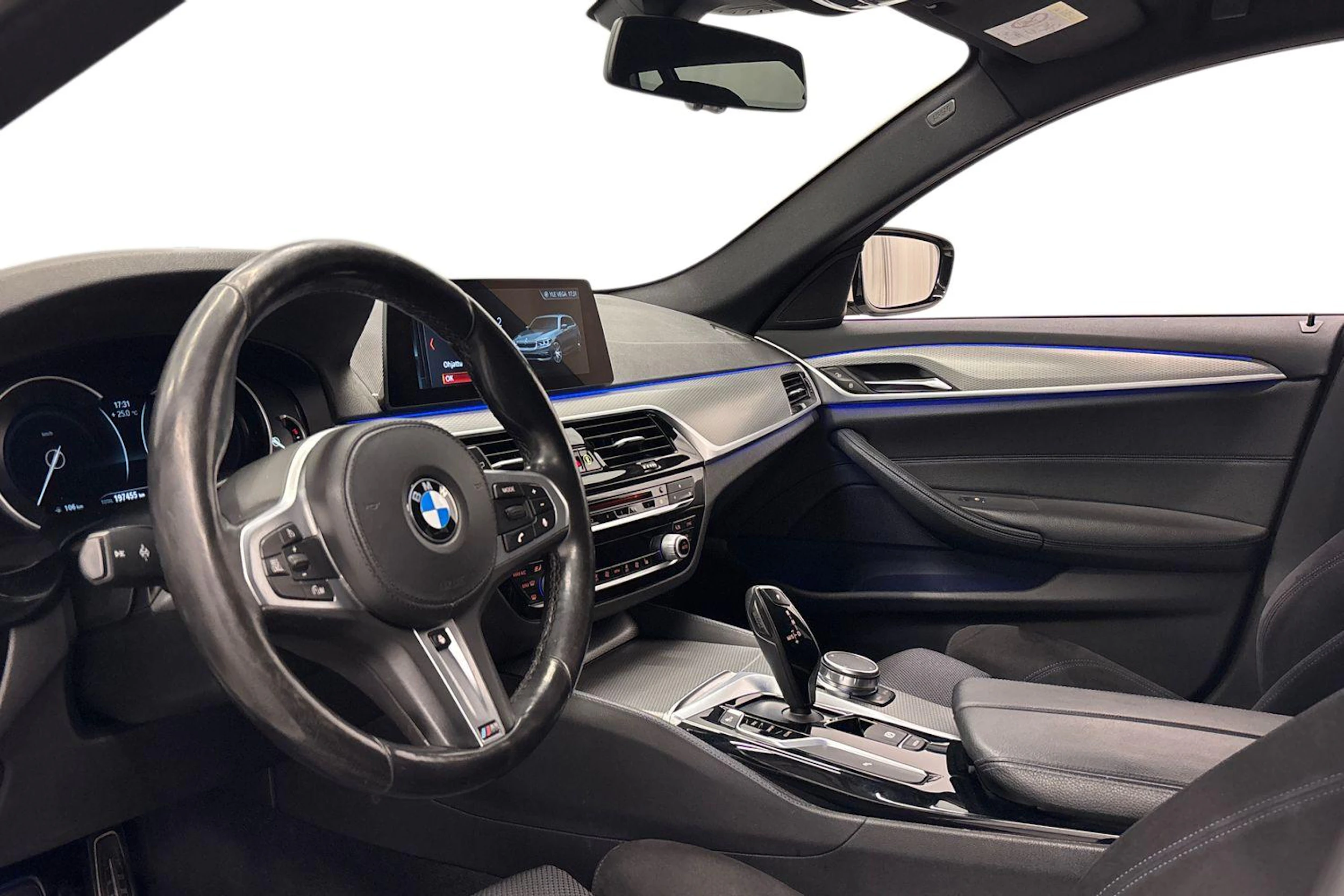 valkoinen BMW 520 2018 kuva 6.