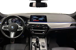 valkoinen BMW 520 2018 kuva 7.