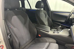 valkoinen BMW 520 2018 kuva 11.