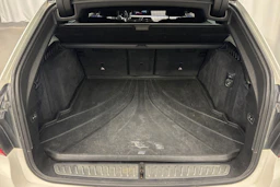 valkoinen BMW 520 2018 kuva 13.