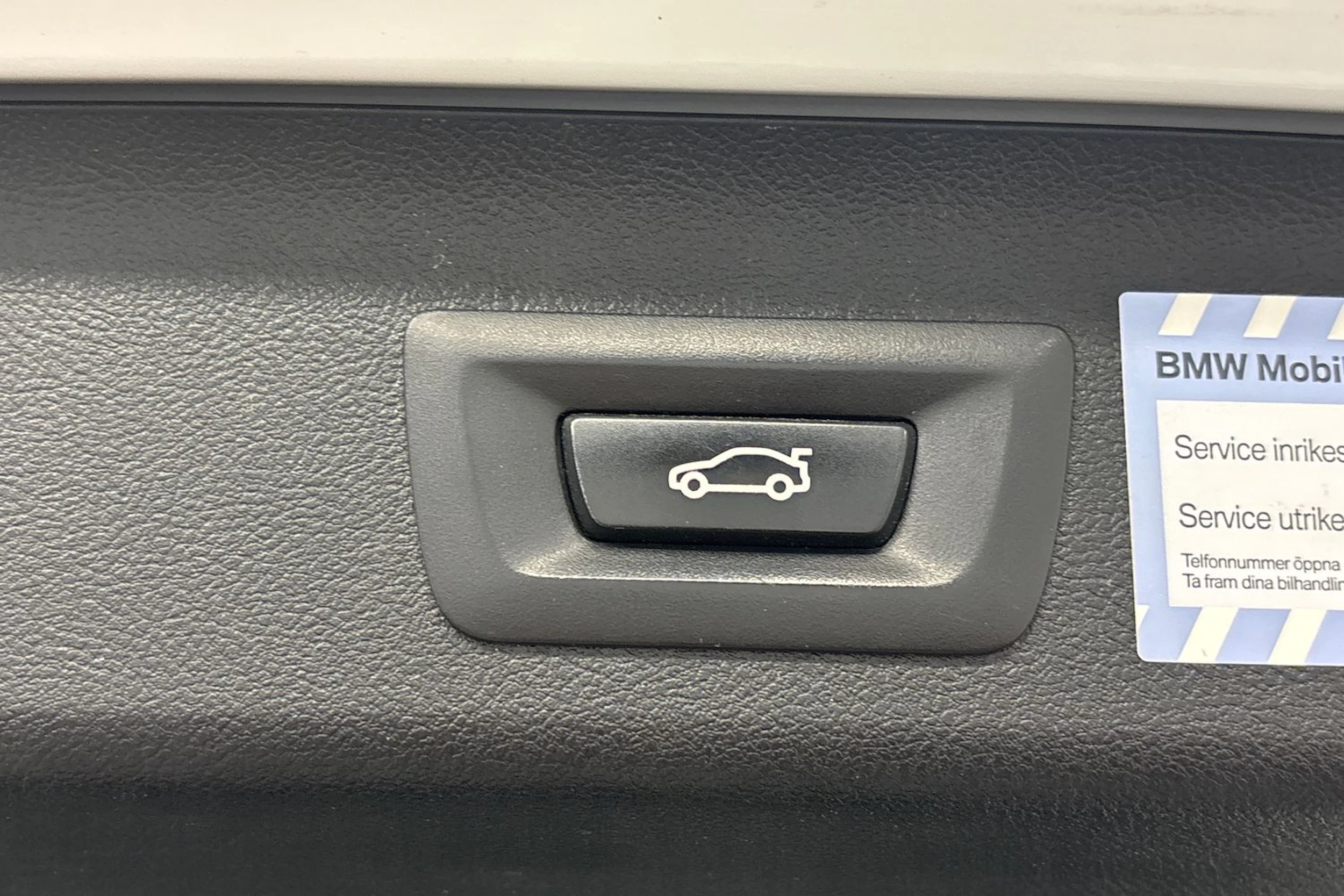 valkoinen BMW 520 2018 kuva 14.