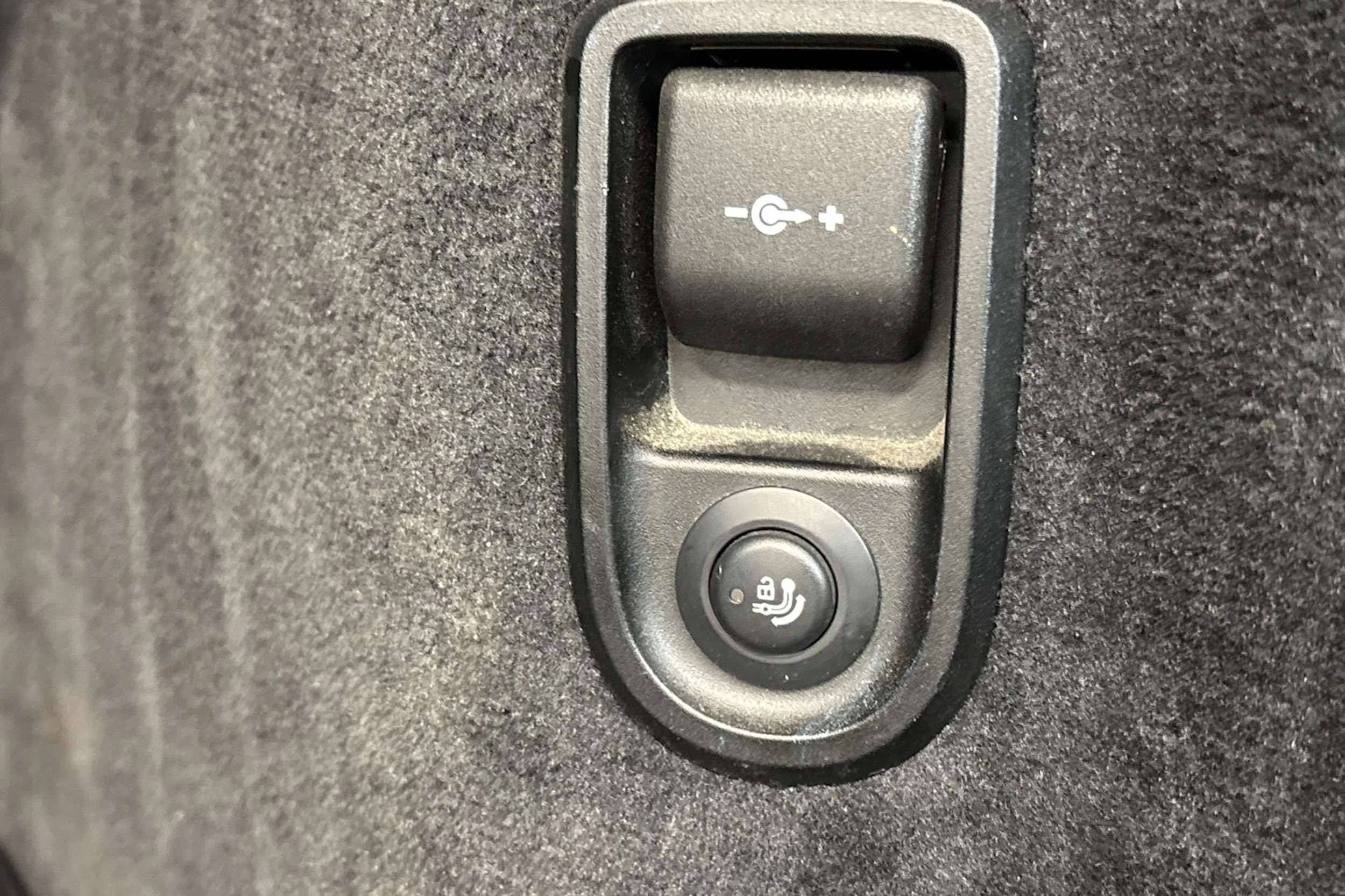 valkoinen BMW 520 2018 kuva 16.