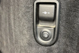valkoinen BMW 520 2018 kuva 16.