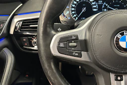 valkoinen BMW 520 2018 kuva 18.