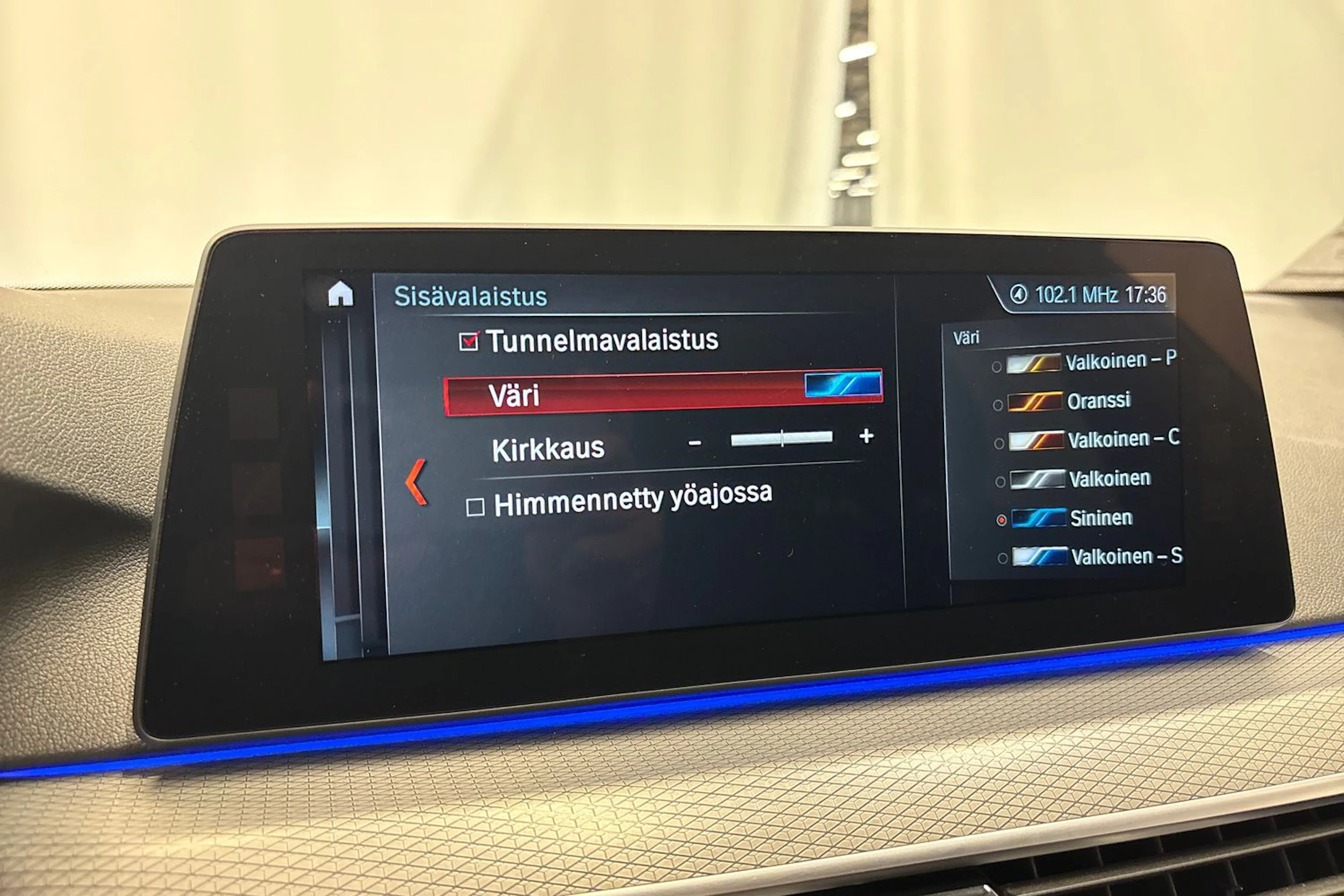 valkoinen BMW 520 2018 kuva 22.