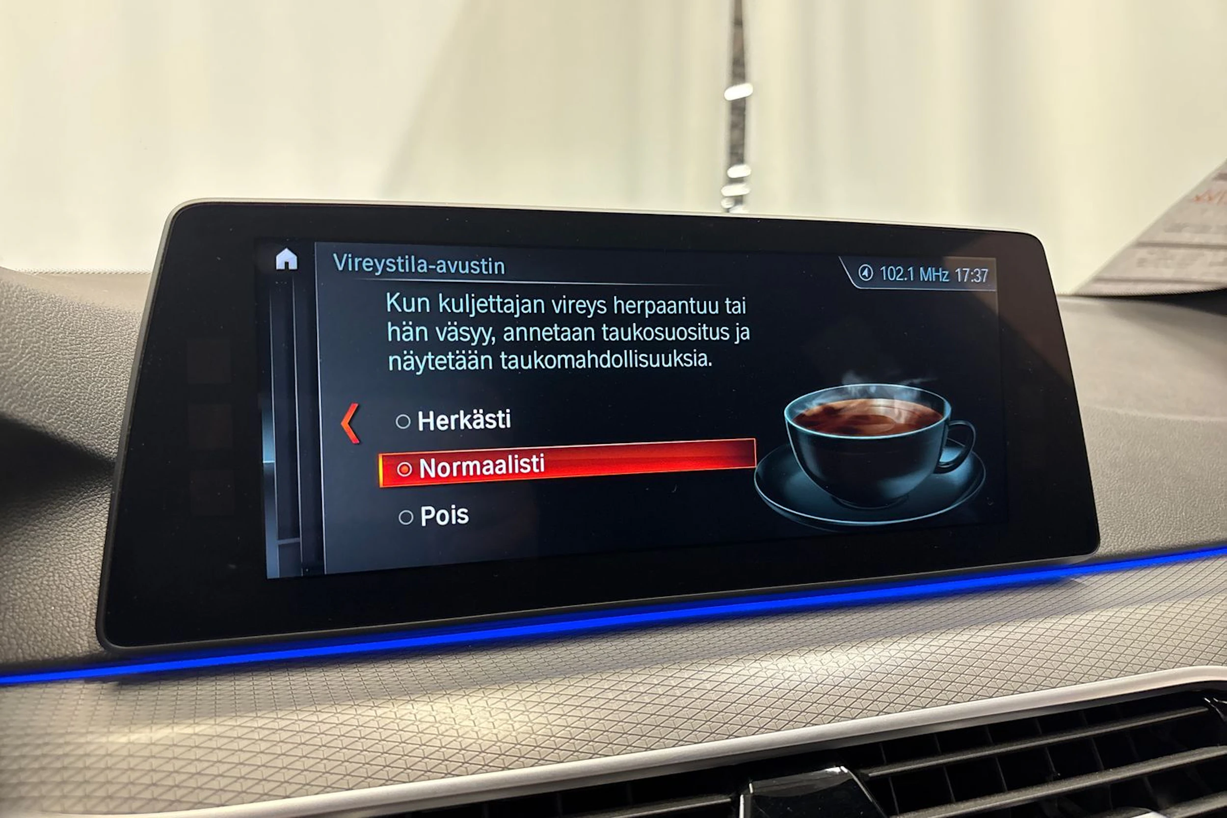 valkoinen BMW 520 2018 kuva 25.