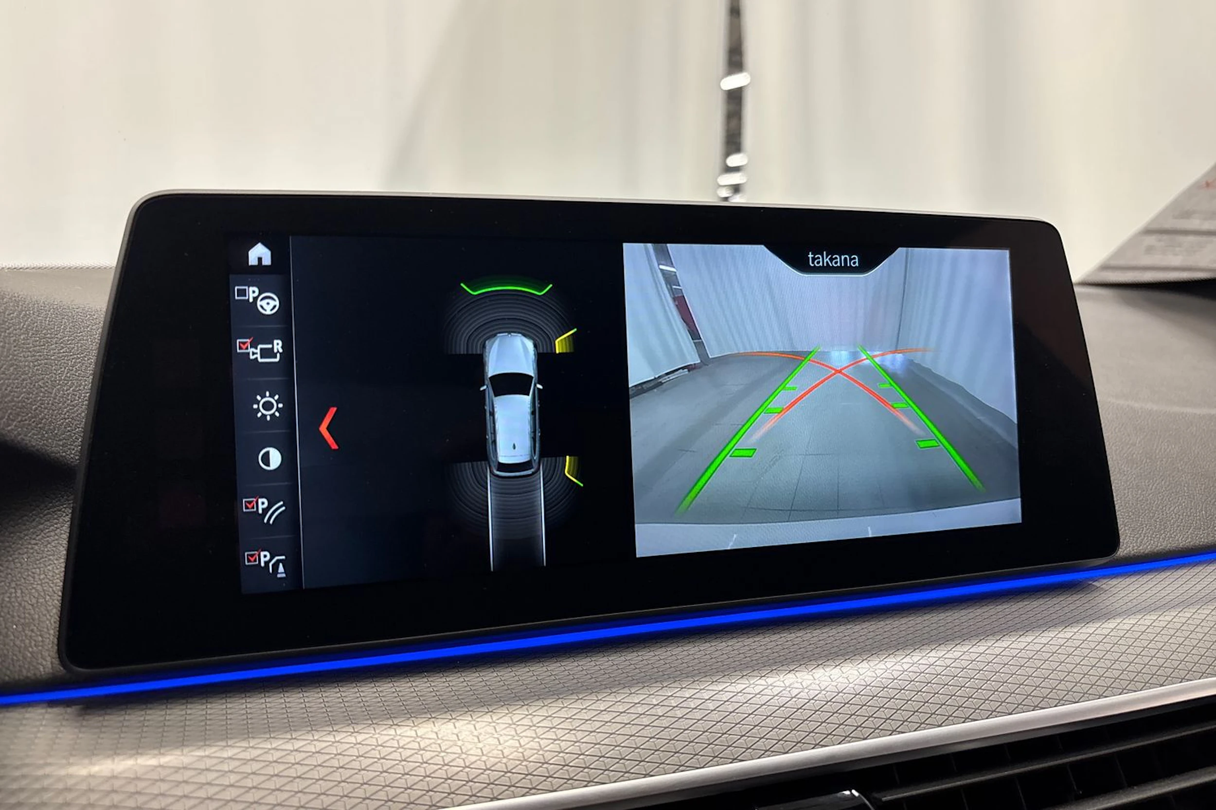 valkoinen BMW 520 2018 kuva 26.