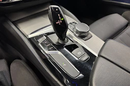 valkoinen BMW 520 2018 kuva 27.