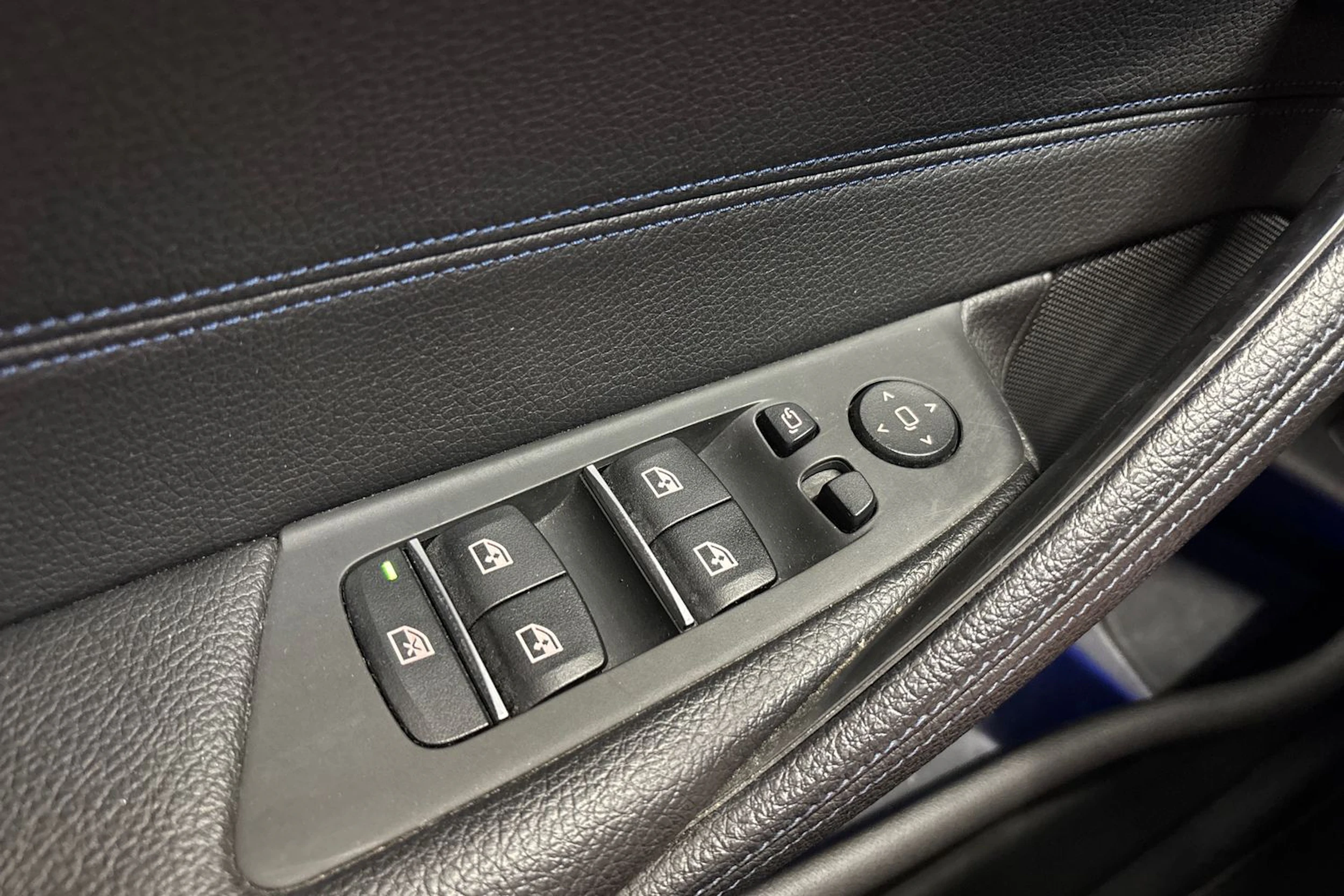 valkoinen BMW 520 2018 kuva 28.
